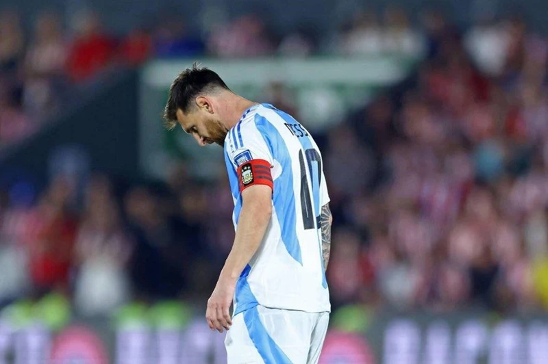 قبل مواجهة الأهلي في كأس العالم للأندية: سكالوني يحذر من احتمال غياب ميسي عن صفوف الأرجنتين