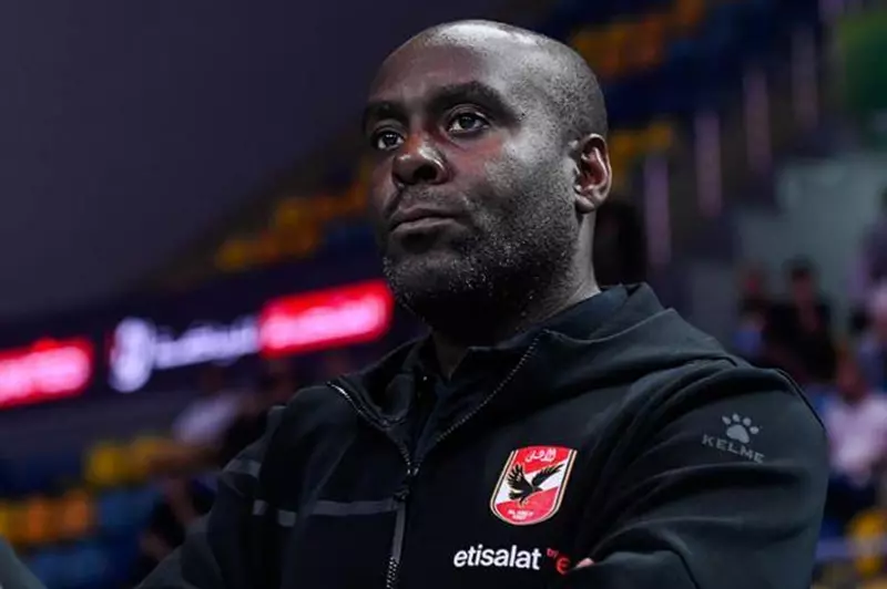 البطولة تتألق بتعيين ديفيد ديفيز مديرًا فنياً لفريق الأهلي في كرة اليد