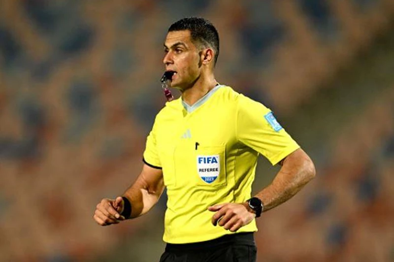 محمد معروف يتولى إدارة مباراة الأهلي وفاركو في الدوري المصري الممتاز